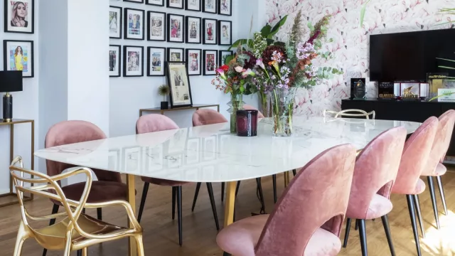 En la oficina de Chiara Ferragni: un vistazo íntimo a su éxito digital y su trayectoria en la moda