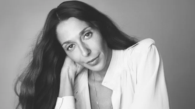 Redefinir la feminidad con Cheména Kamali, la visionaria detrás de Chloé