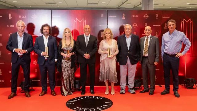 La Gala de InfoNegocios: Brillo, Premios y Celebración en el Antel Arena