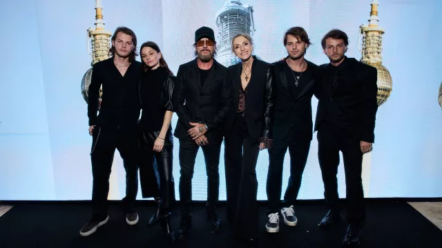 Beautiful Stranger: Kosiuko encendió la noche porteña con una fiesta de moda, deseo y estilo