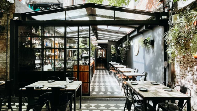 Dilema, un restaurante gourmet de MVD, que ahora sumó servicio de catering y un salón de fiestas en Solymar