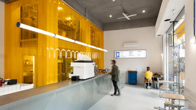 No le digan Sandwich, es Sanguche (Y llegó a la esquina más transitada los domingos en el centro de Montevideo)