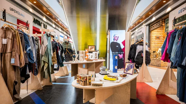 Jóvenes talentos que crean con lo que otros descartan