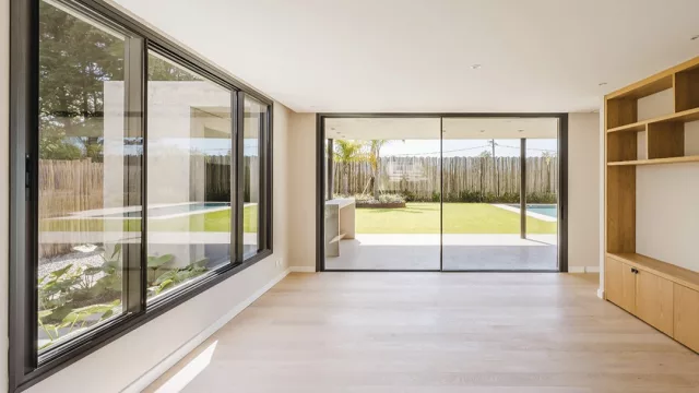 Corallo incorporó a su portafolio una línea minimalista en PVC (y crece en el Este del país)