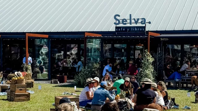 Selva Café & Libros se expande en Via Disegno (estas son las nuevas experiencias que sumó a su local)
