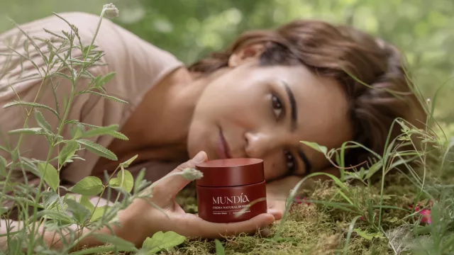 Mundía, la marca de skincare de Agustina Cherri basada en el poder del hongo Reishi, llega a Uruguay
