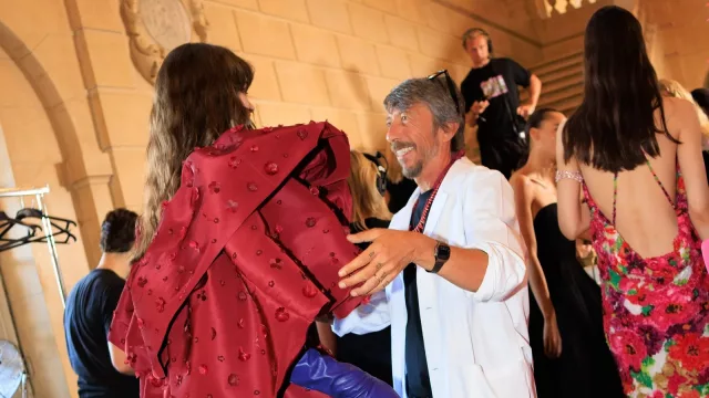 El regreso de la emoción a Balenciaga: así fue el esperado debut de Pierpaolo Piccioli en la Alta Costura