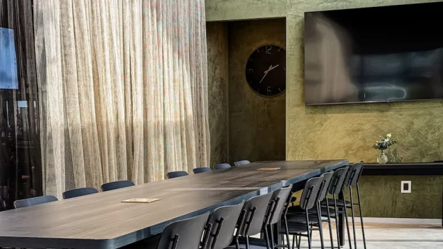 Selva Café & Libros suma una sala privada y avanza con nuevas inversiones dentro de Via Disegno